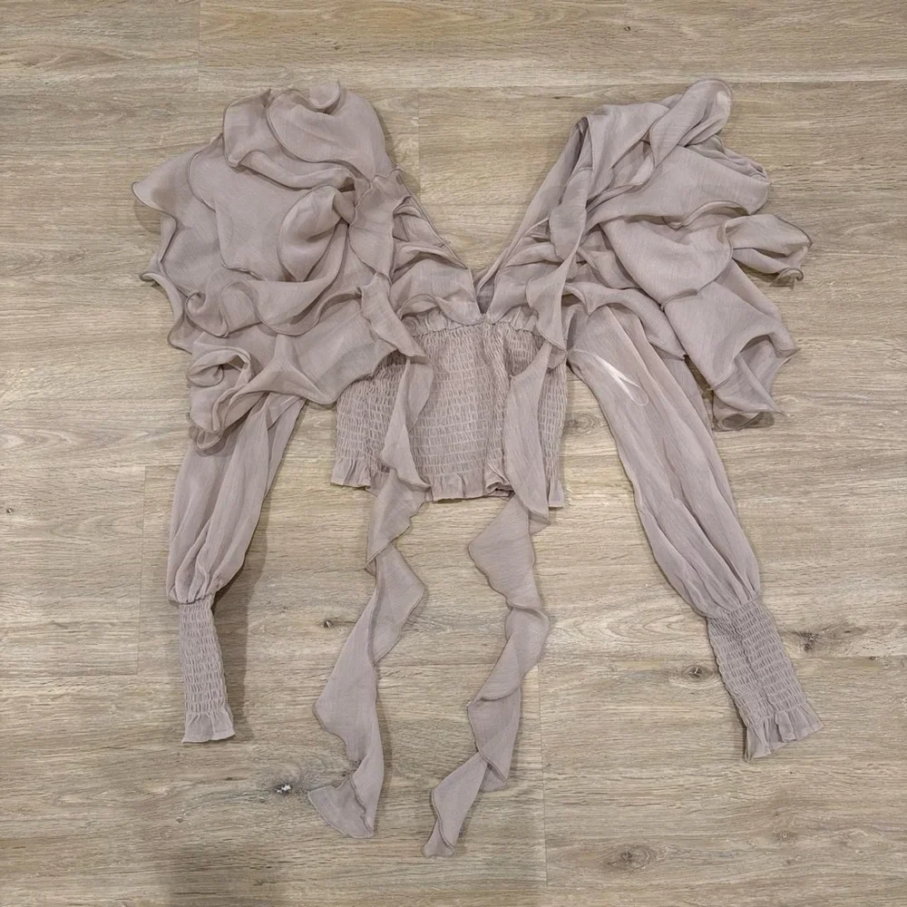 NWT Commense Elegant Nude Ruffled Women's Top Small - Picture 3 of 7